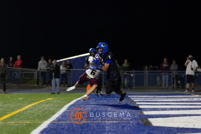 A Coeur d'Alene runner races down the sideline against Rigby