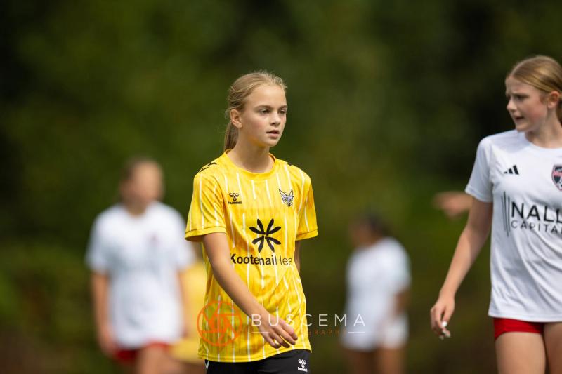 Sting 13-14G Academy player moving the ball upfield against Mt. Rainier