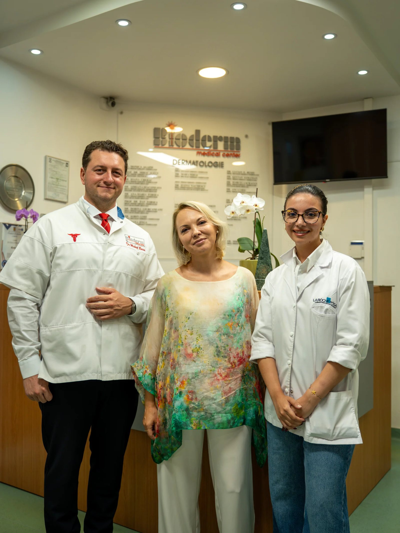 Portret de grup cu trei persoane în Clinica Bioderm