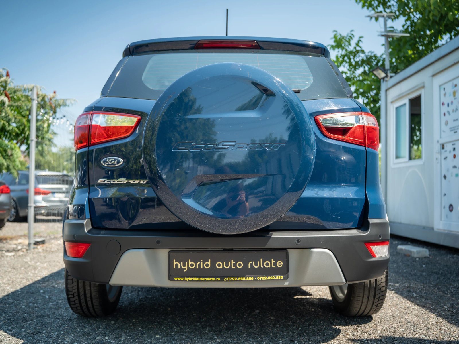 Ford EcoSport — vedere din spate.