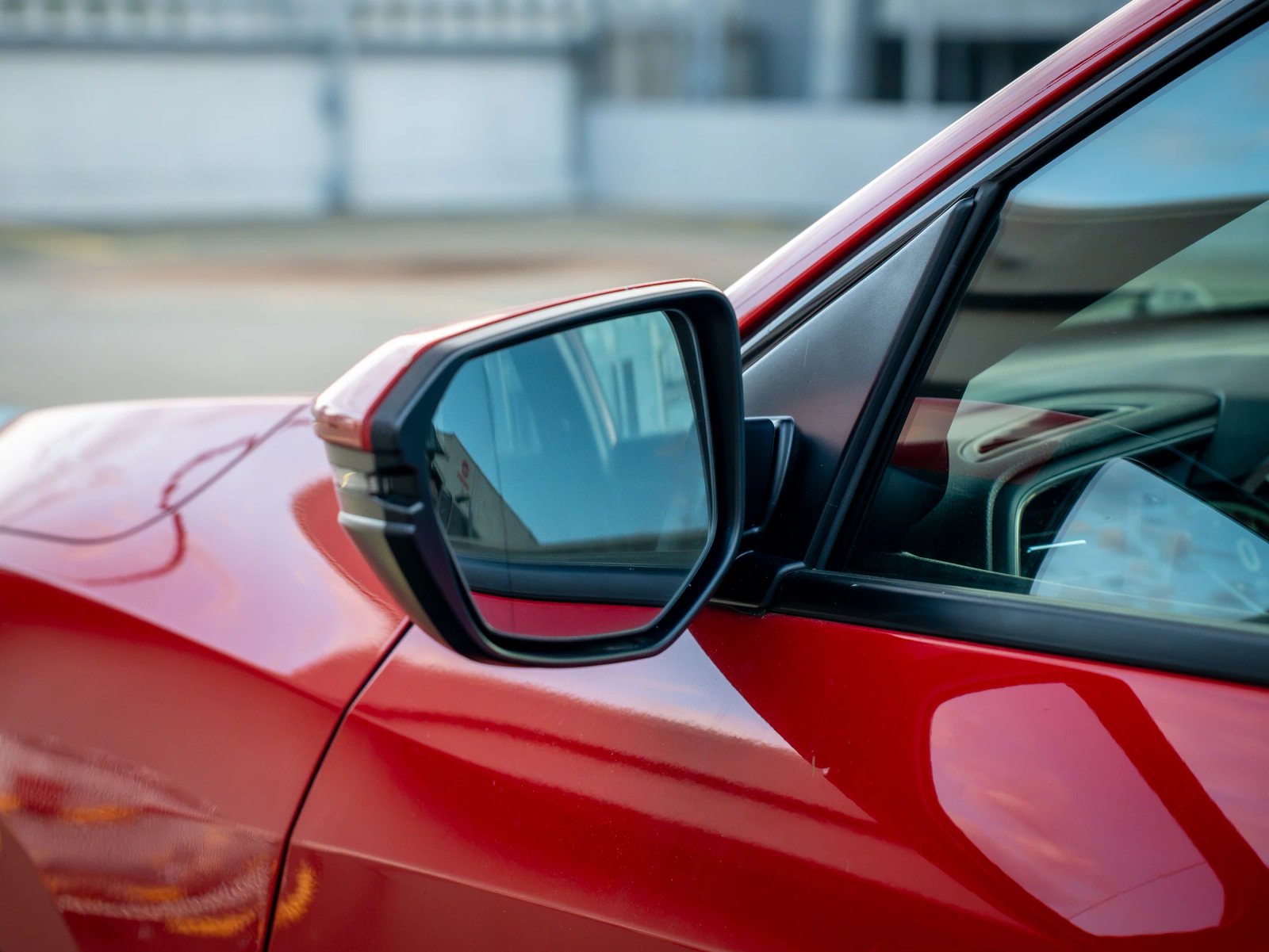 Honda Civic — detaliu al oglinzii exterioare.