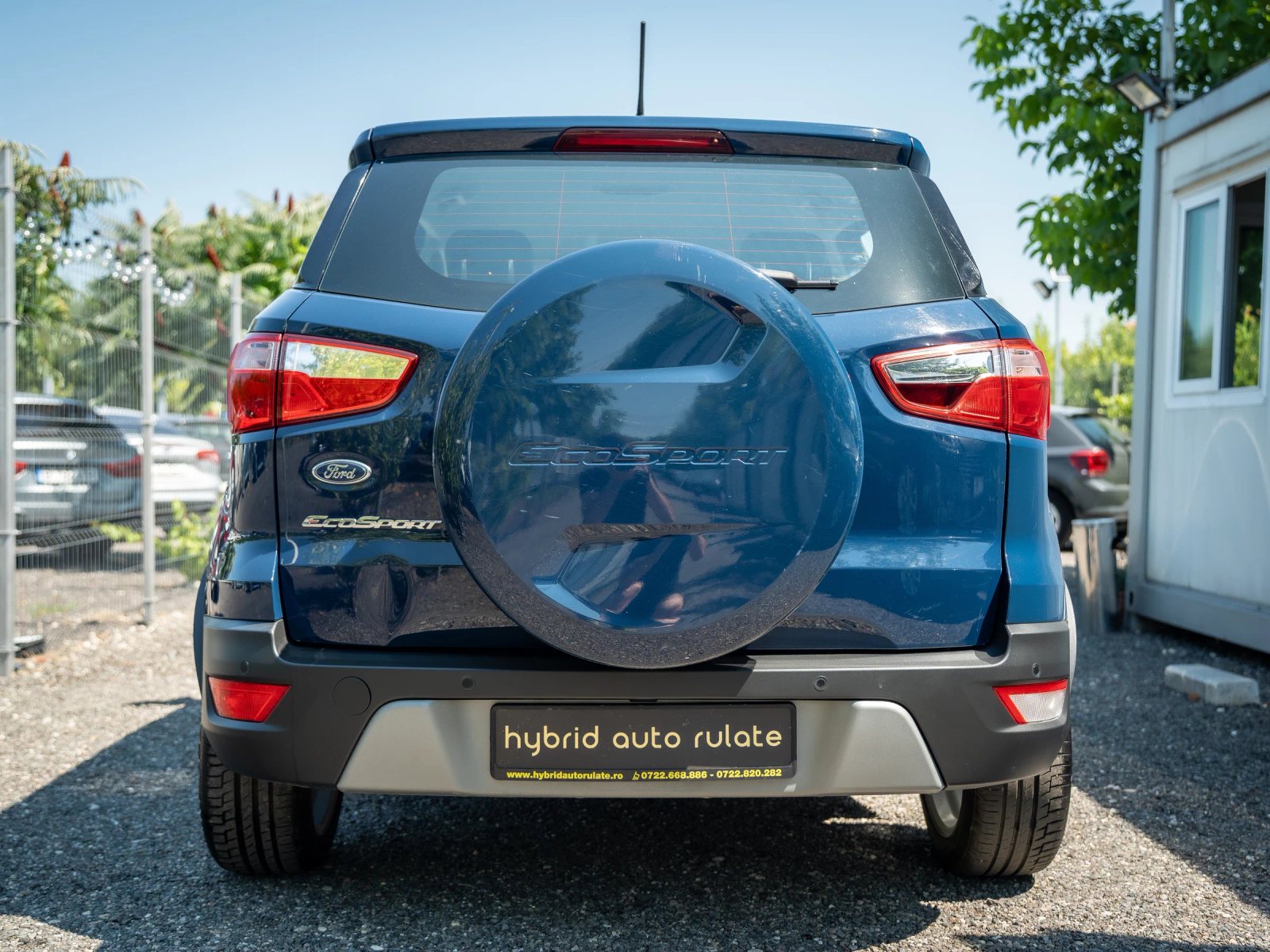 Ford EcoSport — vedere din spate.