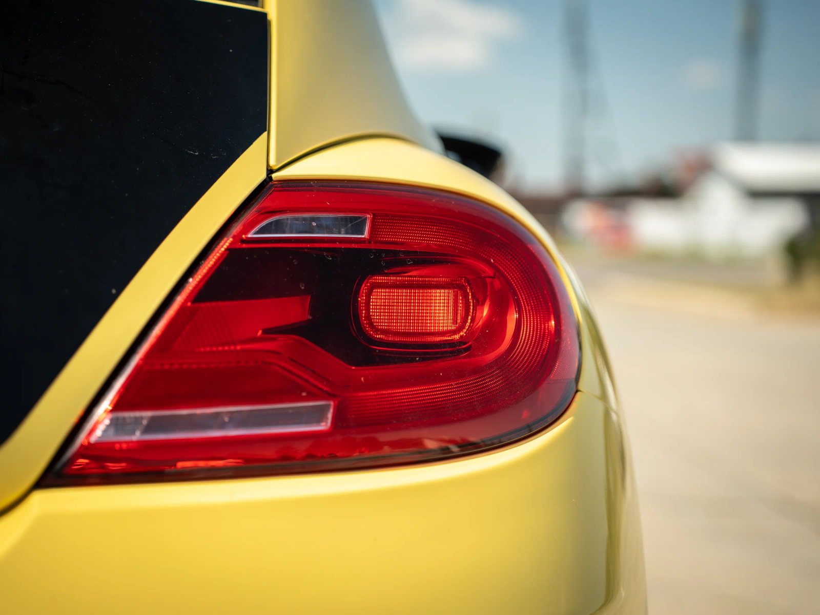 Volkswagen Beetle — detaliu al stopului și hayonului.