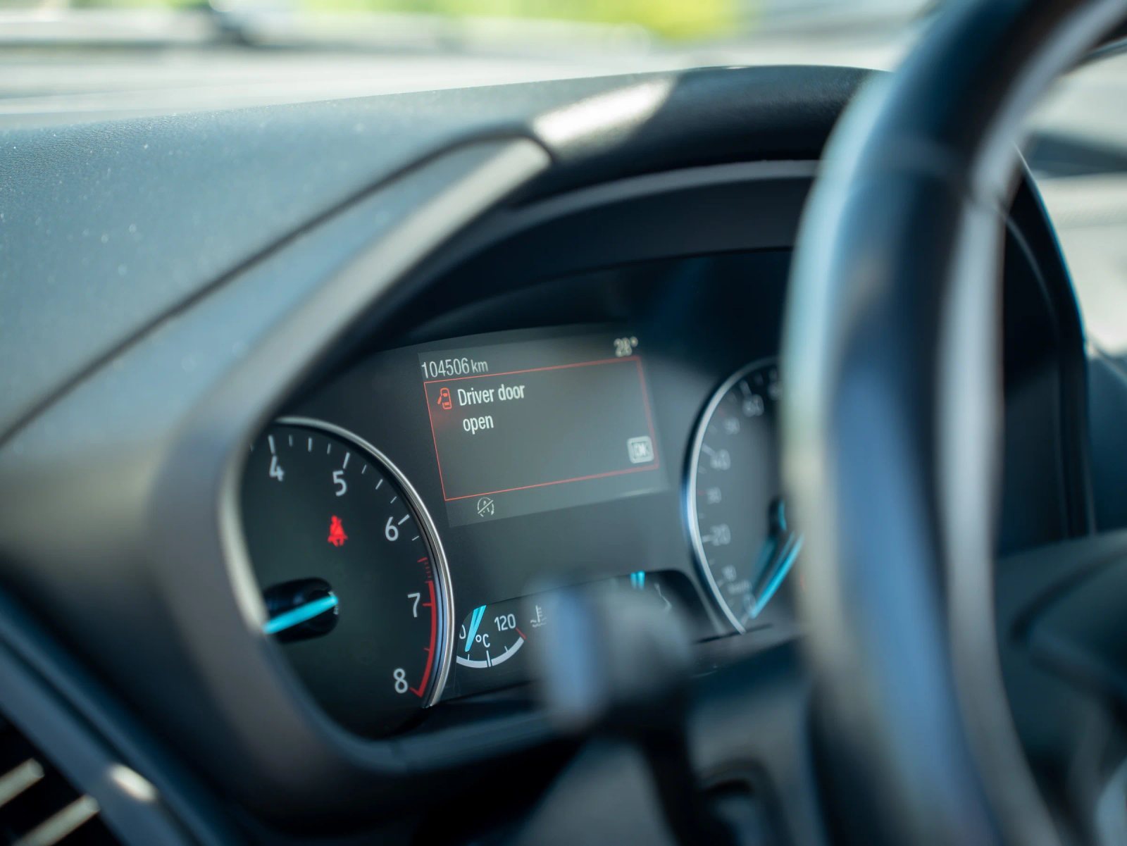 Ford EcoSport — detaliu al instrumentarului de bord.