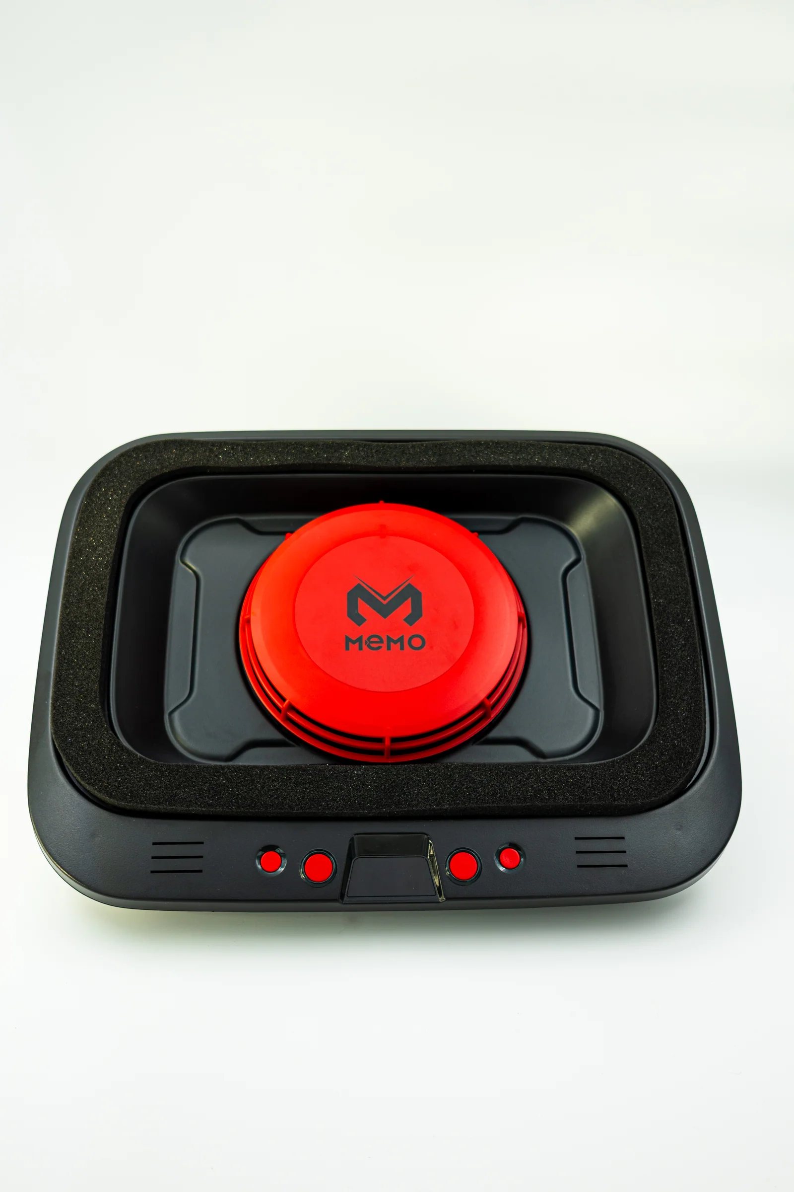 Cooler Memo FL-08 văzut frontal, cu ventilator roșu pe fundal alb