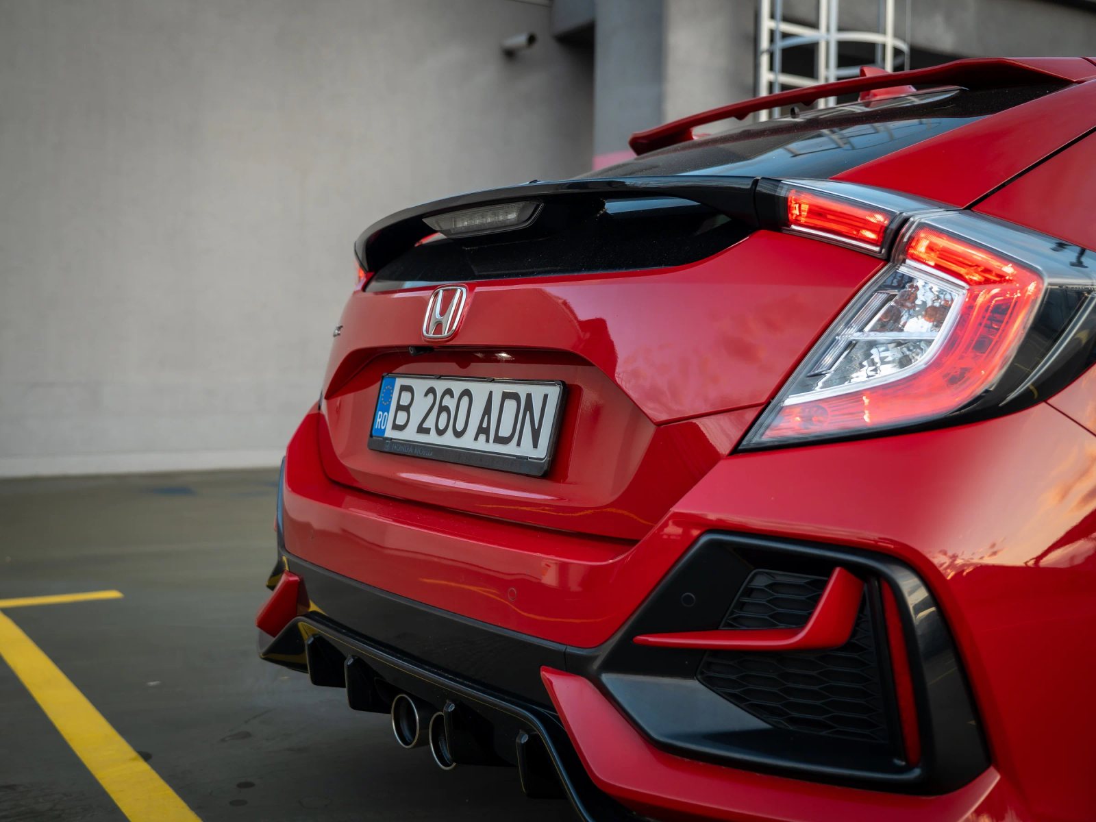 Honda Civic — detaliu al stopului și hayonului.