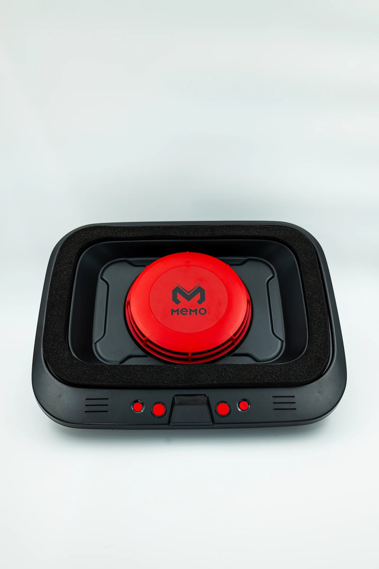Coolerul Memo FL-08 cu ventilator roșu și ramă neagră