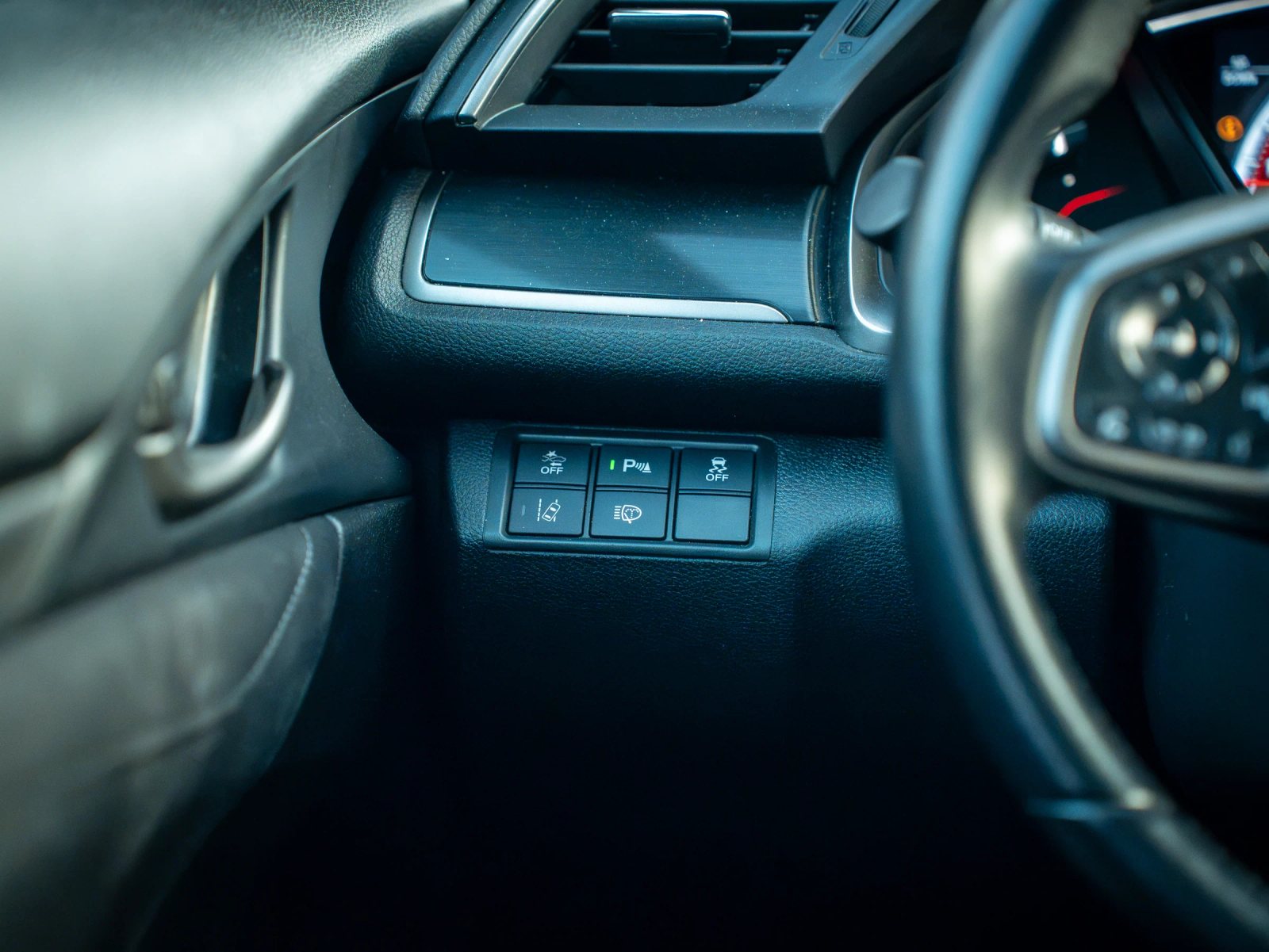 Honda Civic — detaliu al comenzilor pentru lumini.