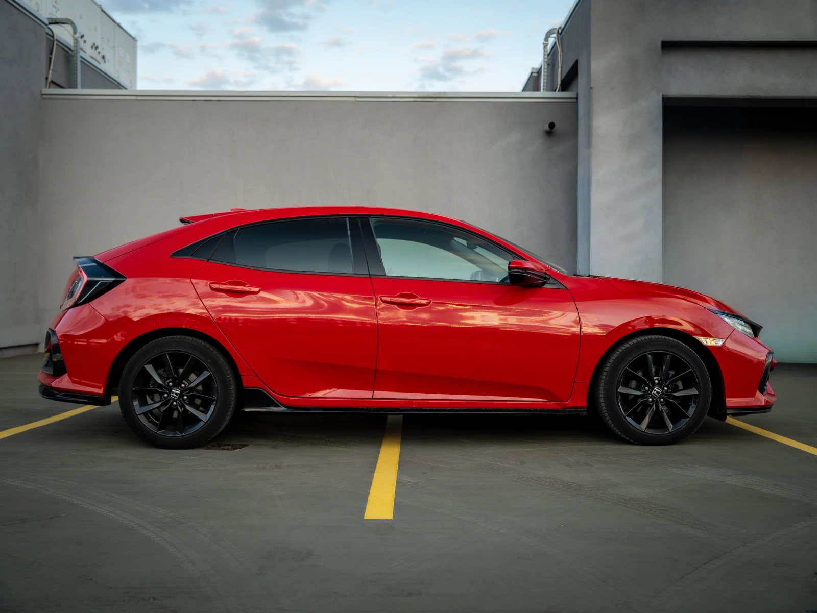 Honda Civic — profil lateral complet.