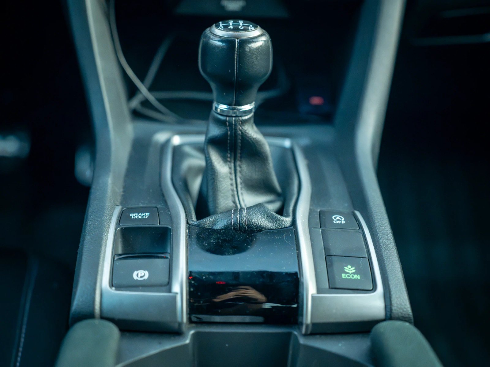 Honda Civic — detaliu al consolei centrale.