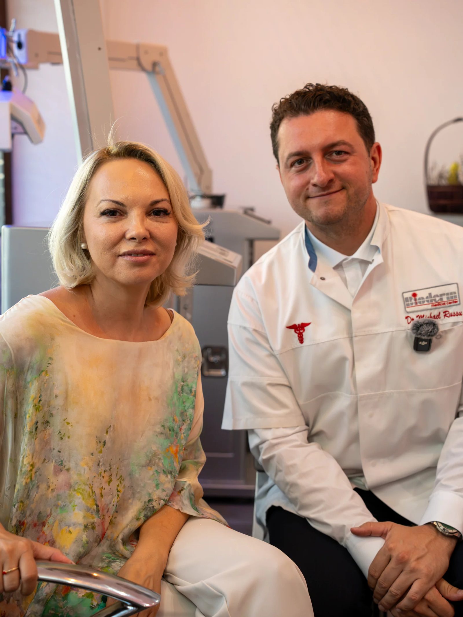 Portretul a două persoane într-un cabinet al Clinicii Bioderm