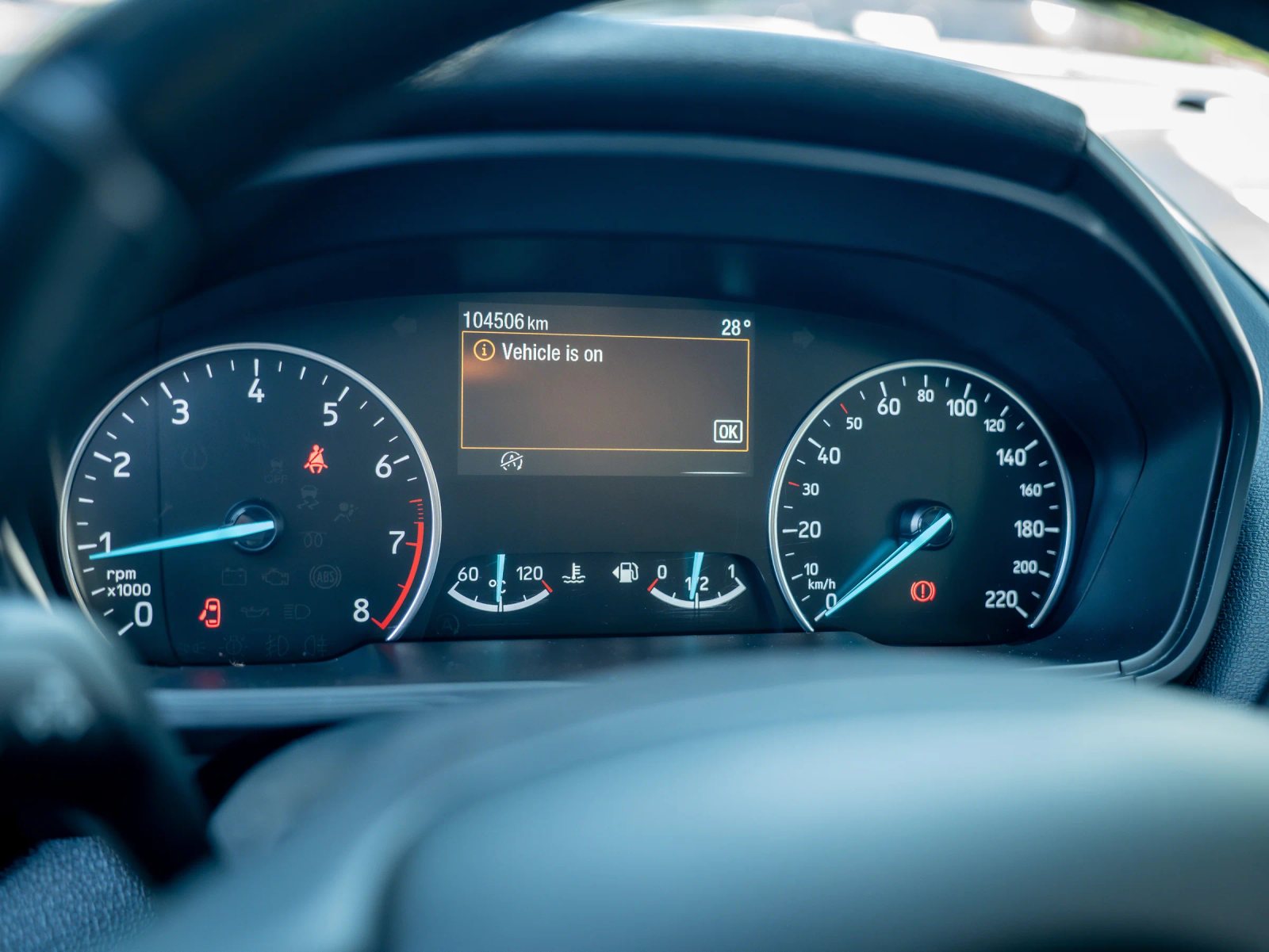 Ford EcoSport — detaliu al instrumentarului de bord.