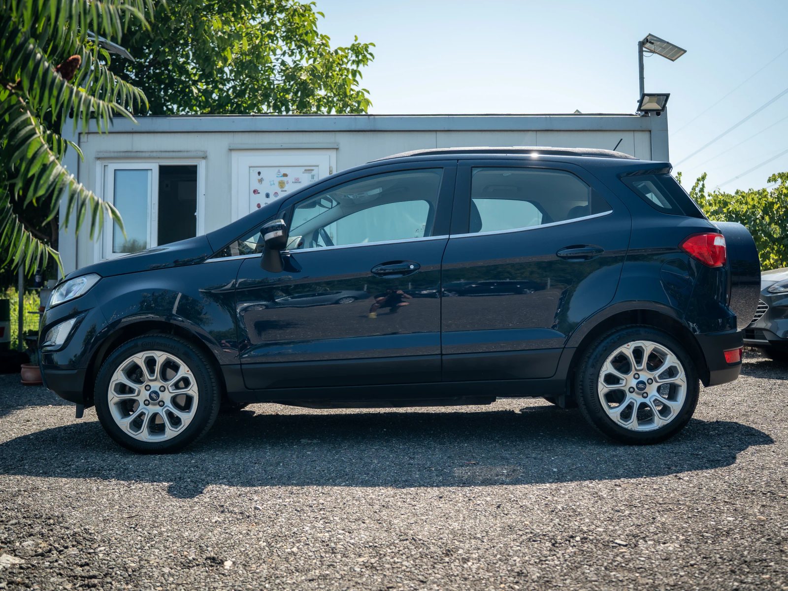 Ford EcoSport — profil lateral complet.