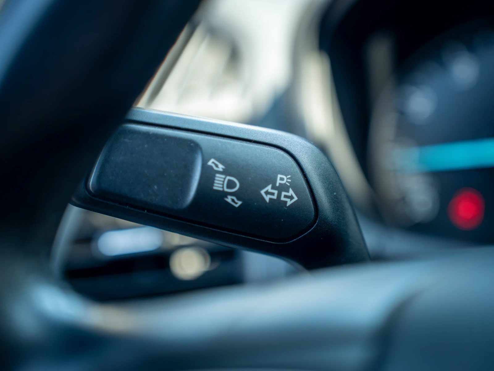 Ford EcoSport — detaliu al manetei de lângă volan.