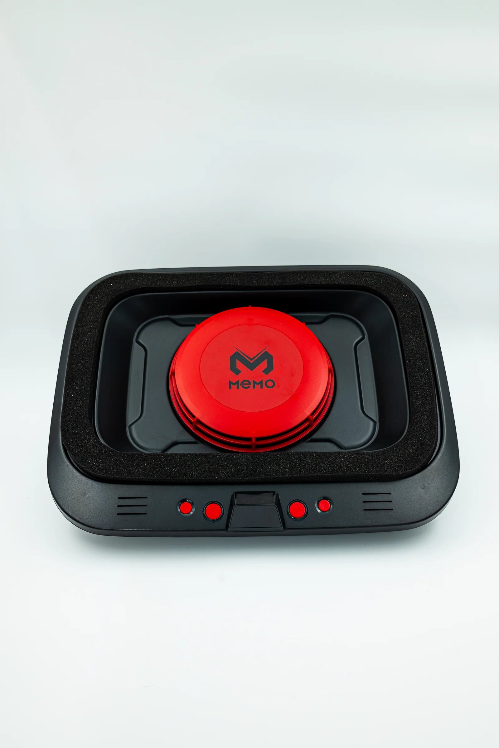Cooler Memo FL-08 cu ventilatorul și comenzile roșii vizibile