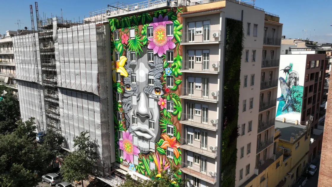 A Viale Marconi nasce uno dei murales più grandi di Roma: otto piani di street art tra innovazione e sostenibilità