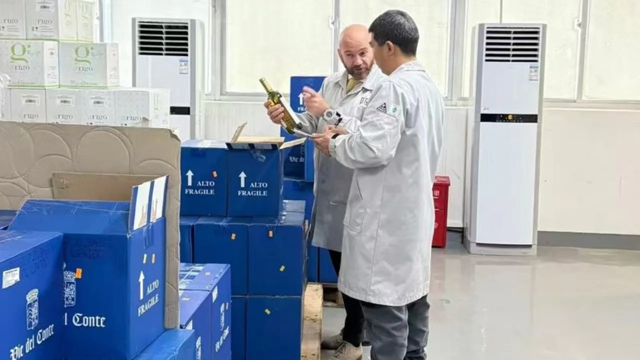 L'azienda di Mattia Pinza, attiva nel settore alimentare in Cina. Foto agenzia Xinhua