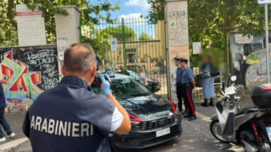 Professoressa aggredita da uno studente a Centocelle: il fatto ripreso in video. La docente: «Che spavento, non me lo aspettavo»