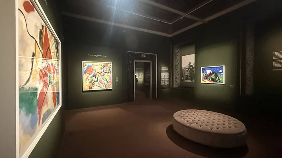 Kandinsky a Palazzo Bonaparte, la luce di Francesco Murano «rivela» il colore