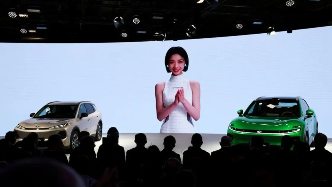 L'esposizione di marchi cinesi al Salone dell'Auto di Parigi (Foto Agenzia Xinhua)