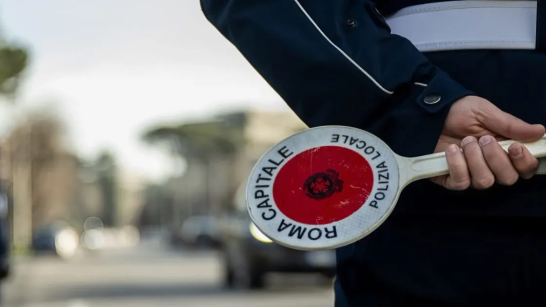 Allarme truffe telefoniche agli anziani: la polizia locale invita a non uscire di casa su richiesta di falsi operatori