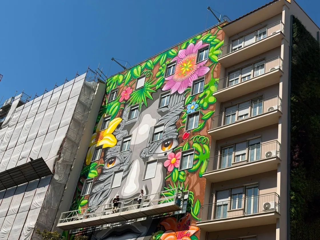 A Viale Marconi nasce uno dei murales più grandi di Roma: otto piani di street art tra innovazione e sostenibilità
