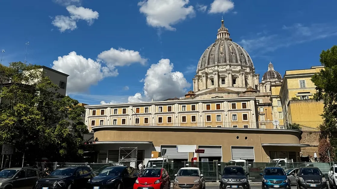 Burger King a pochi passi da San Pietro, i cittadini: «Più attività ci sono meglio è»