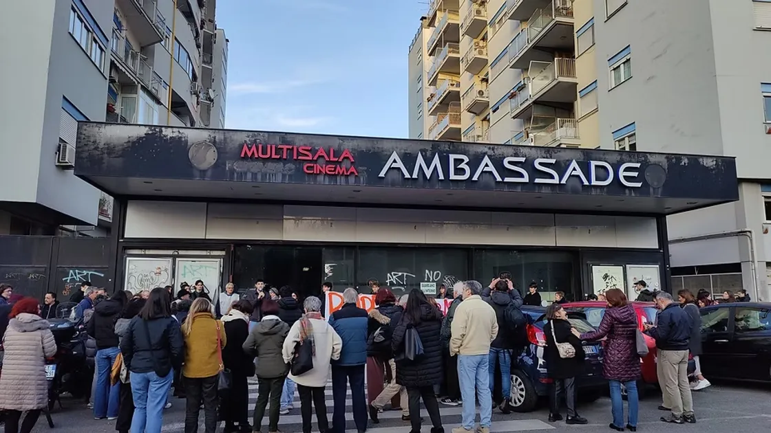 «Riaccendiamo l’Ambassade»: approda in Consiglio regionale l’ordine del giorno per salvare il cinema di Montagnola