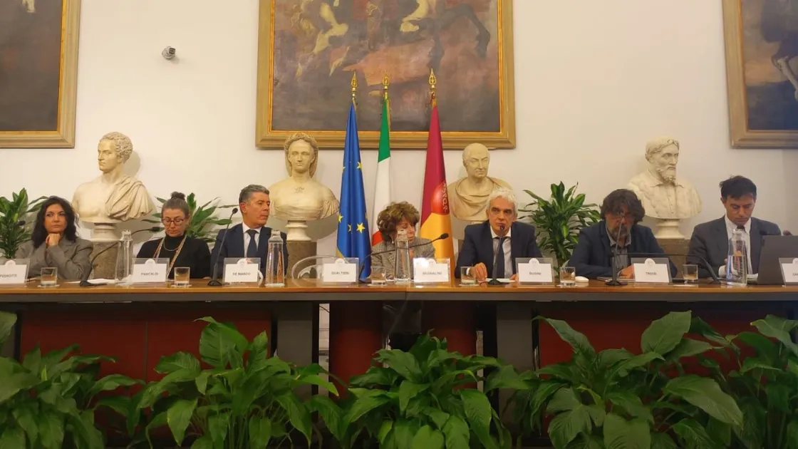 Comunità energetiche a Roma: dieci CER in Campidoglio e il primo report sull’impatto sociale