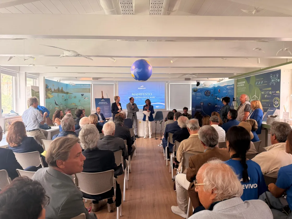 Dieci artisti lanciano il Manifesto per il Mare: dal Tevere un appello al Governo sulla Legge SalvaMare
