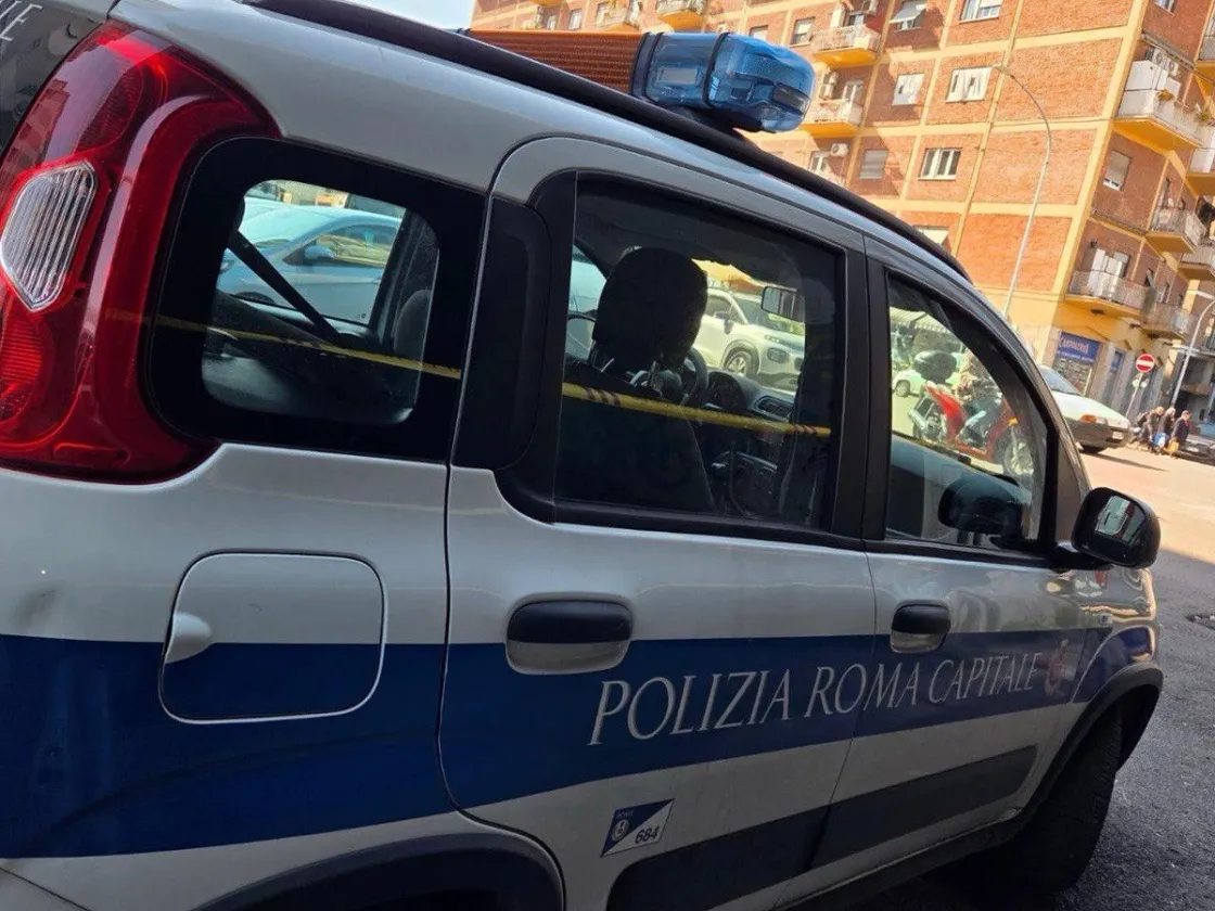 Polizia Locale di Roma, la Uil chiede il Taser e nuove assunzioni: «Mancano oltre 2mila agenti»
