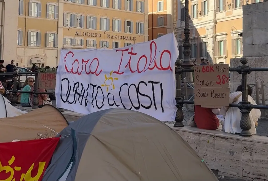 «Cara Italia, quanto ci costi?»: la protesta degli studenti contro il caro-vita travolge Montecitorio