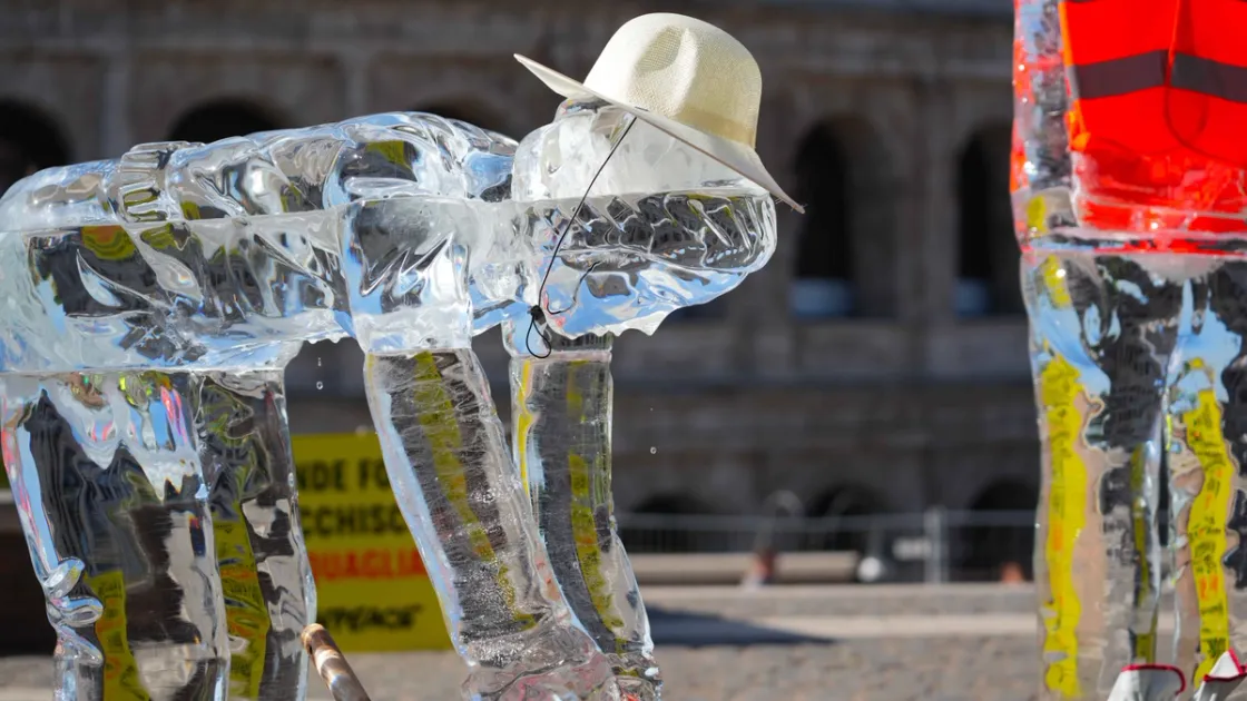 Statue di ghiaccio di Greenpeace