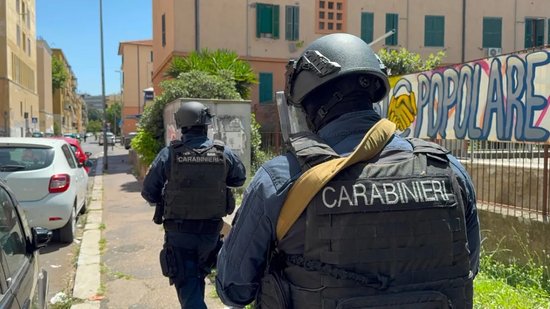 Quarticciolo, blitz antidroga dopo i fatti di sangue: 17 arresti e oltre 500 dosi sequestrate