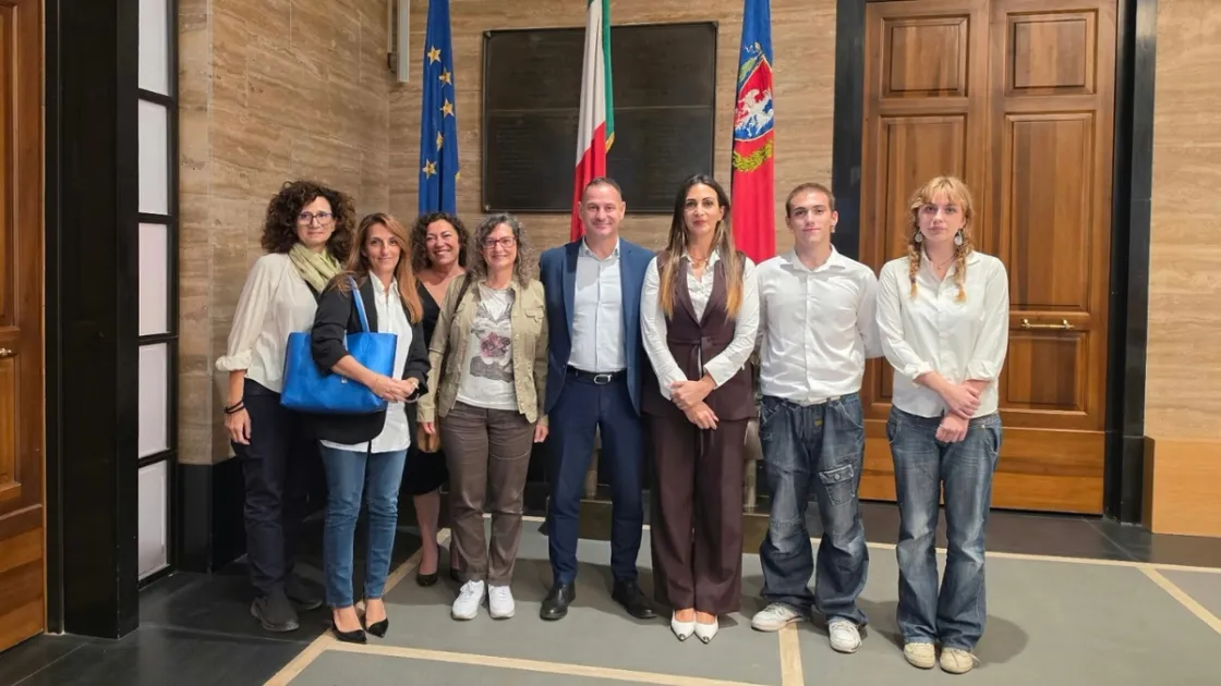 L'incontro al liceo Artistico Caravillani di Villa Pamphili tra il consigliere metropolitano delegato all’edilizia scolastica Daniele Parrucci , la dirigente scolastica e i rappresentanti di docenti, studenti e genitori
