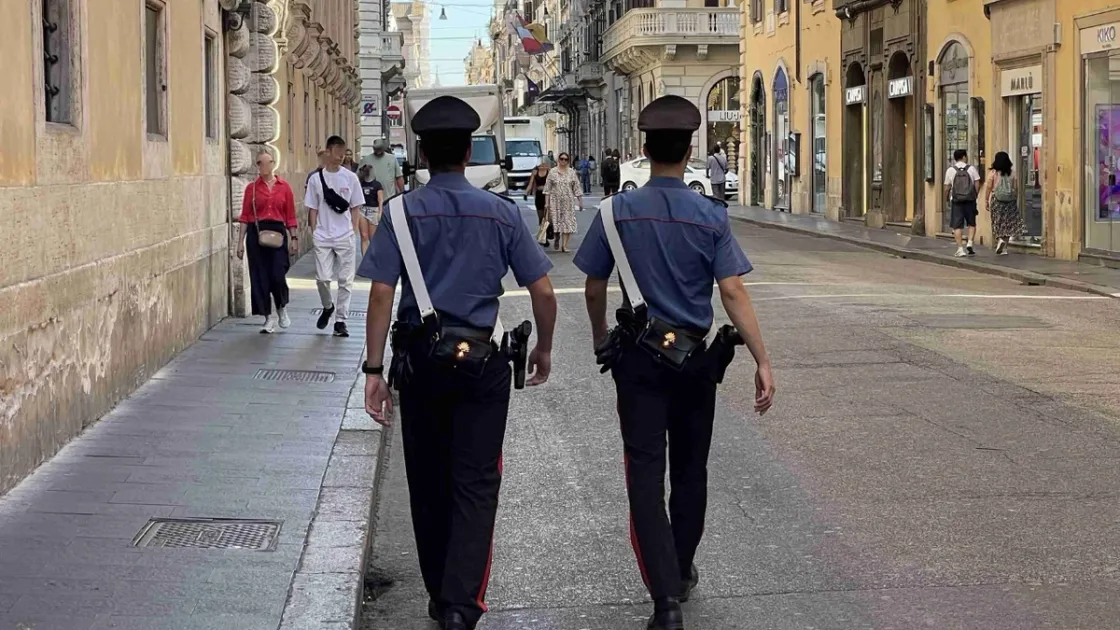 Borseggiatori in azione nel centro di Roma nel ponte del 2 giugno: presa di mira una donna incinta a Monti