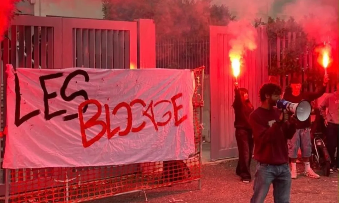 Studenti in piazza con Les Blocages: scuole bloccate e protesta al ministero