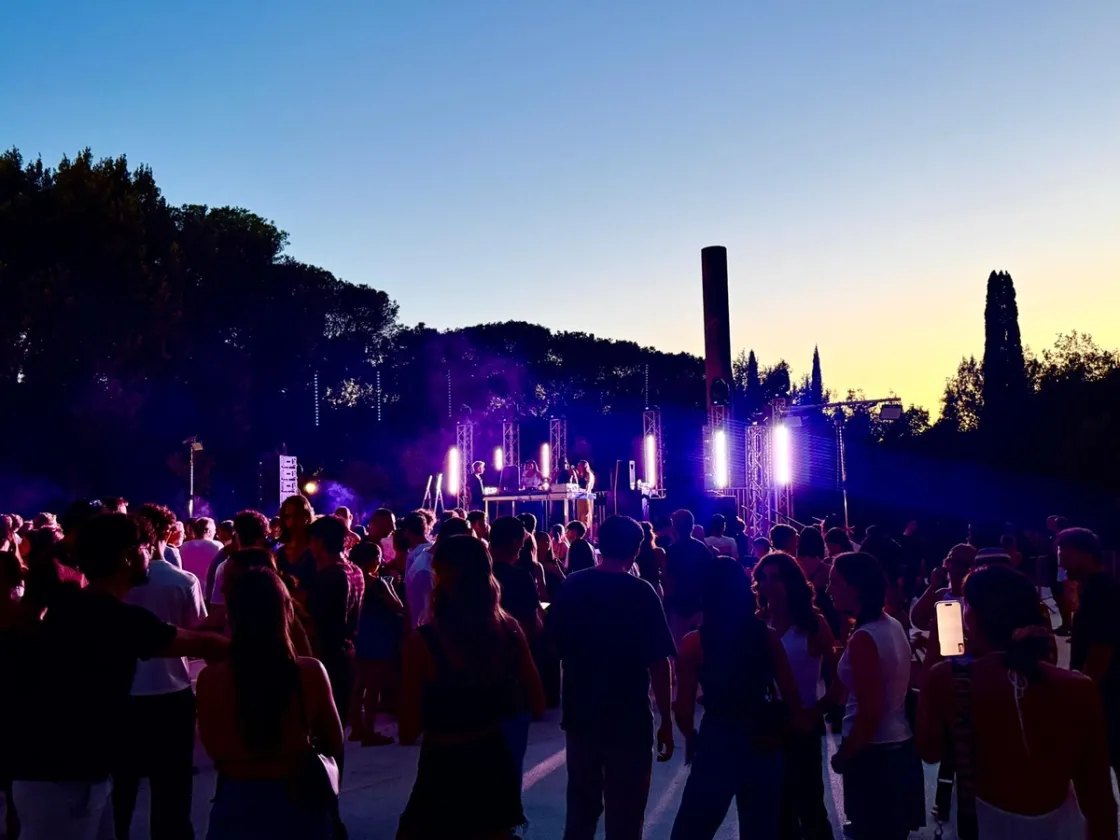 La musica elettronica fuori dai club, sei ore di dj set a Villa Glori: inaugurato il nuovo format gratuito nei parchi di Roma