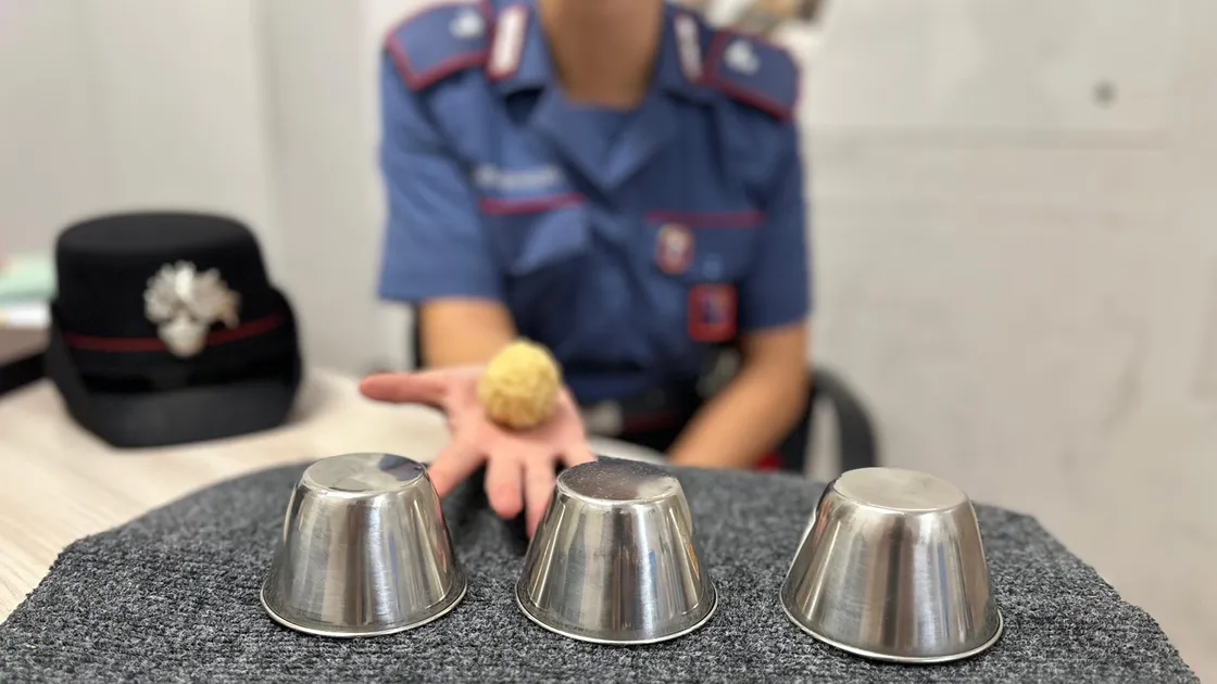 Tre campanelle, soldi e finti vincitori: blitz dei Carabinieri nel cuore di Roma