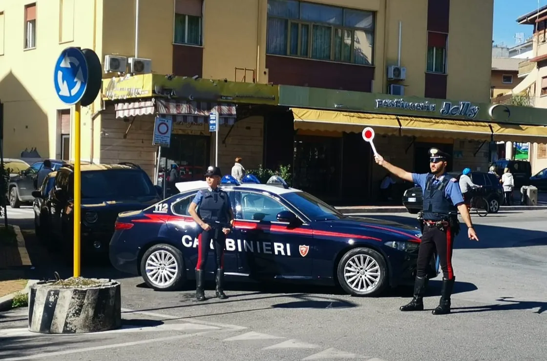 Furti nei supermercati a Colleferro, tre arresti. Controlli anche ad Artena: denunce e patenti ritirate