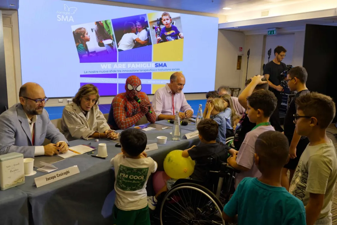 Sma, a Roma il convegno su nuove cure, screening e caregiver: «Da sopravvivere a costruire un futuro»