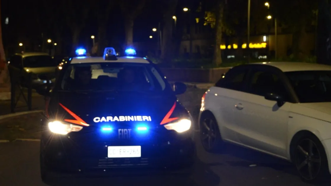 Rubano le chiavi dall’auto e tentano di svaligiare casa: arrestati due “topi d’appartamento” a Roma