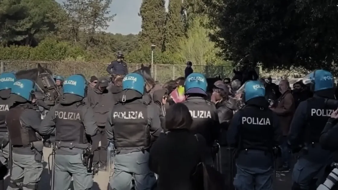 Anarchici a Roma, 91 fermi preventivi la manifestazione vietata. Meloni: «Il Decreto Sicurezza funziona»