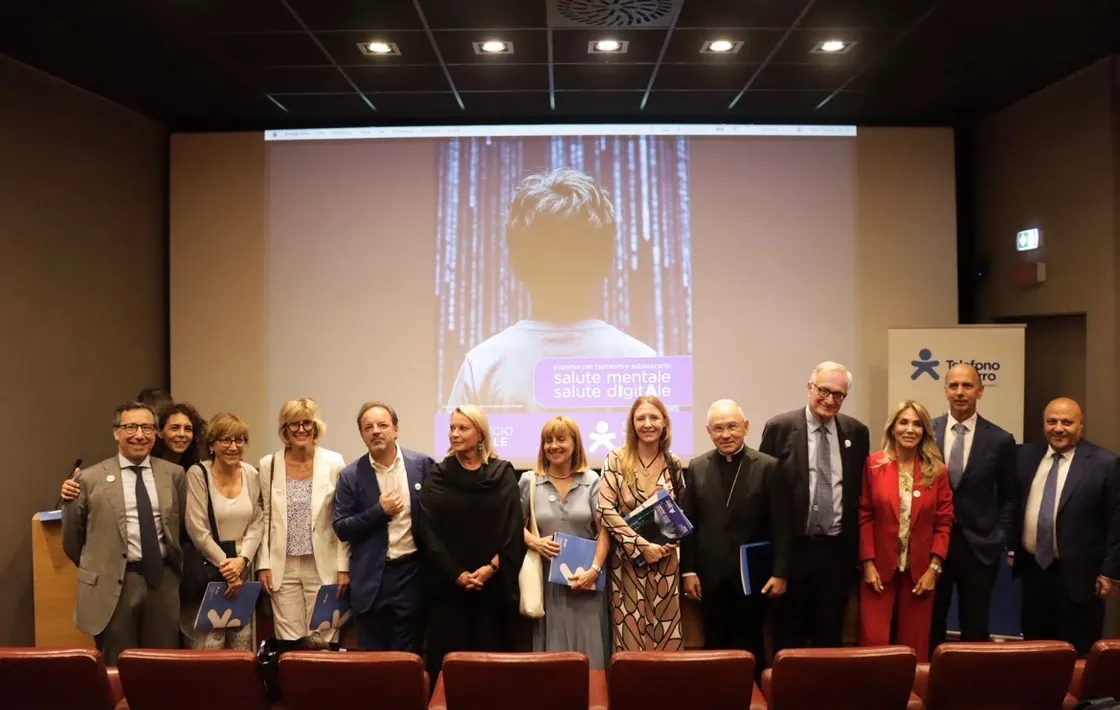Telefono Azzurro verso i 40 anni: «La tutela dei minori passa dalla capacità di comprendere il nuovo mondo digitale»