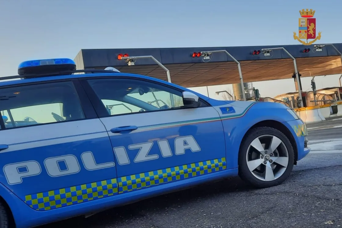 Fermato sull’A1 senza patente e con un mandato di arresto europeo: arrestato 45enne al casello di San Cesareo