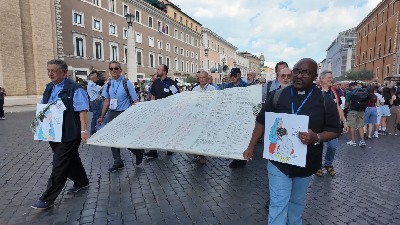 I "Preti contro il genocidio" in marcia su via della Conciliazione. Roma, 22 settembre 2026 (La Capitale)