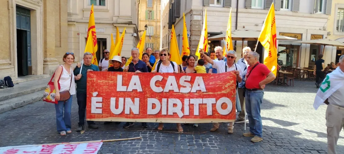 Sit-in a Roma dei sindacati per la casa
