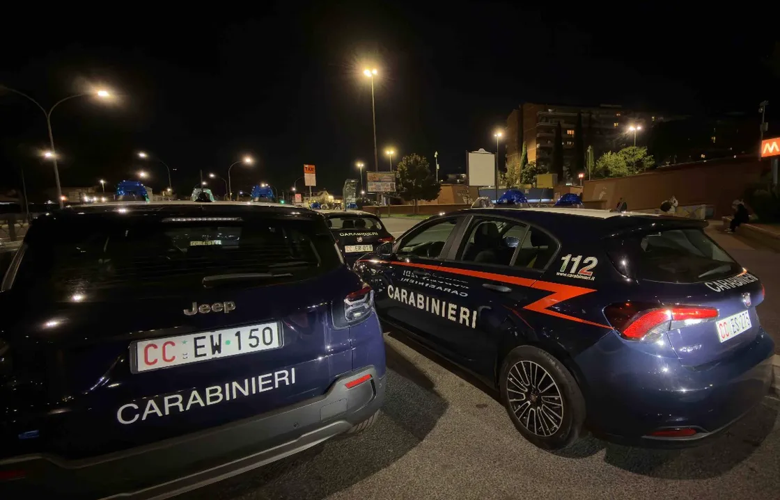 San Basilio, droga nascosta nel montante di una finestra: tre arresti, sequestrate 433 dosi
