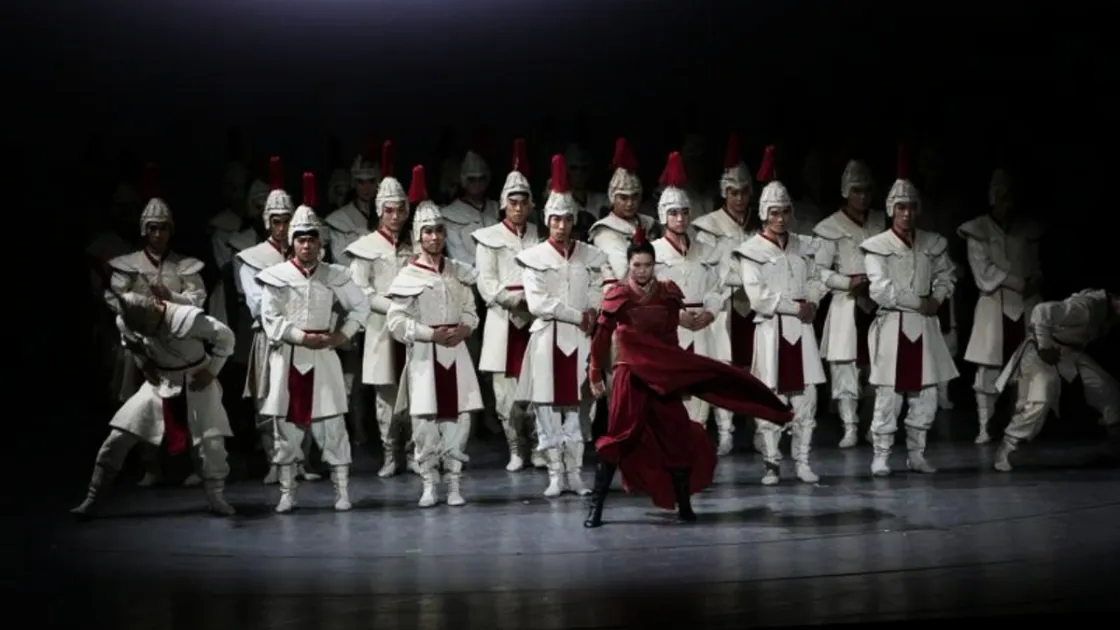 New York, 19 settembre 2026. Ballerini in scena nel dramma danzato Mulan al Lincoln Center. Foto Xinhua/Zhang Fengguo