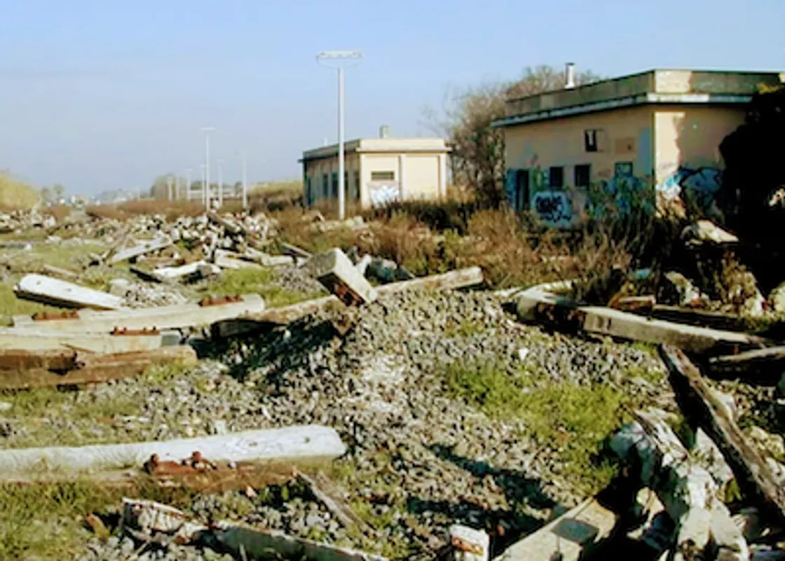 La vecchia Stazione Ferroviaria di Fiumicino città durante lo smantellamento